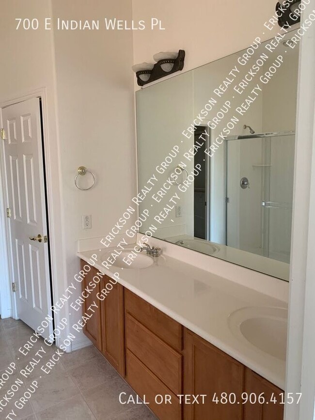 Building Photo - 700 E Indian Wells Pl