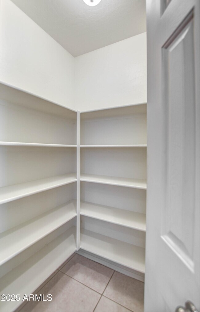 Building Photo - 6660 E Riverdale St