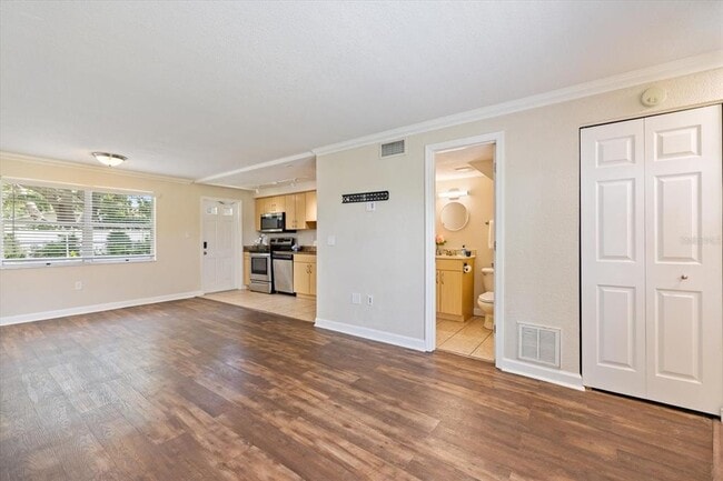 Building Photo - 960 Highland St