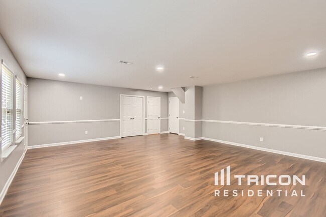 Building Photo - 3055 W Green Loop