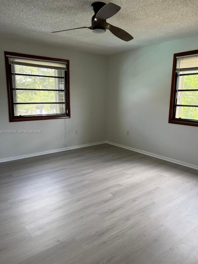 Building Photo - 321 SW 71st Ave