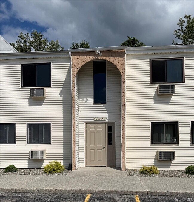 Building Photo - 19 Scarborough Ln
