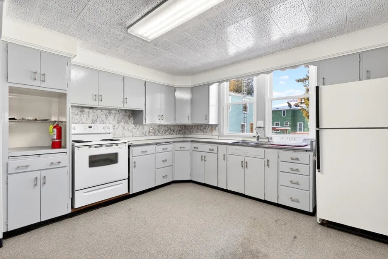 Building Photo - 328 E Fond du Lac St