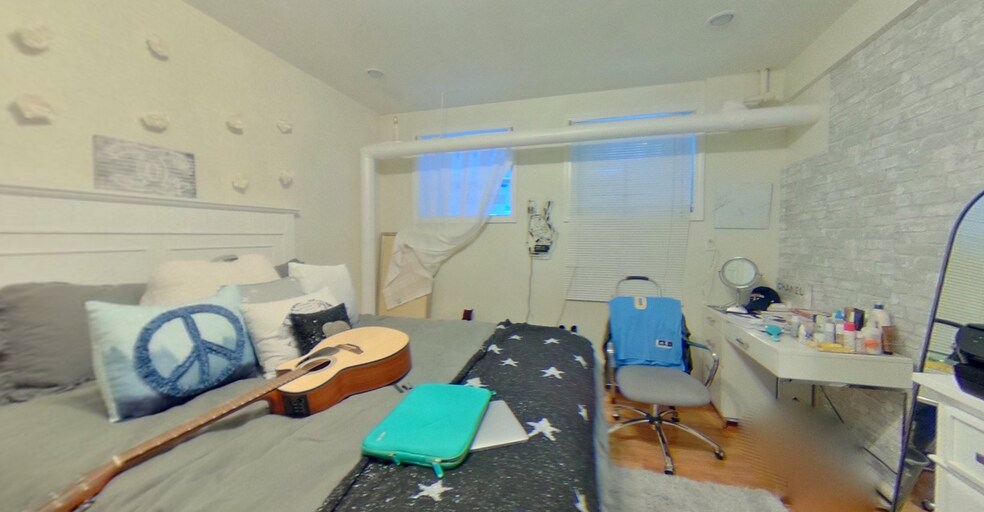 Building Photo - 22 Euston St