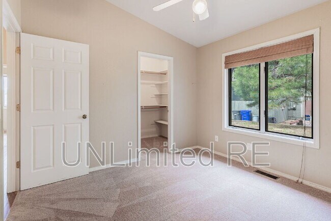 Building Photo - 4154 E Broken Rock Loop