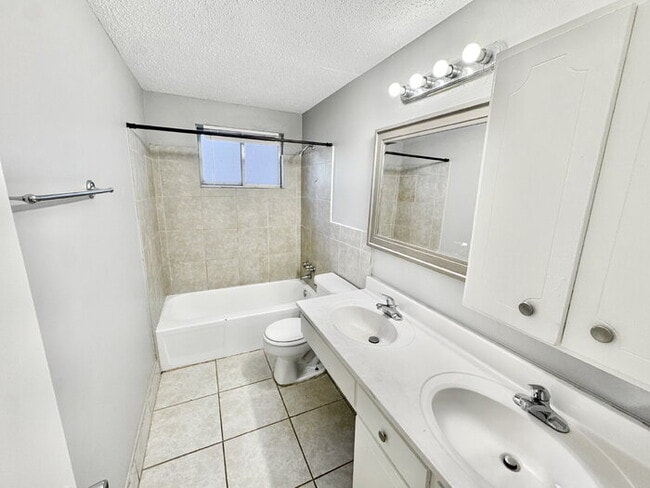 Building Photo - 4936 Leven Rd