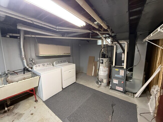 Building Photo - Alger Heights Charmer