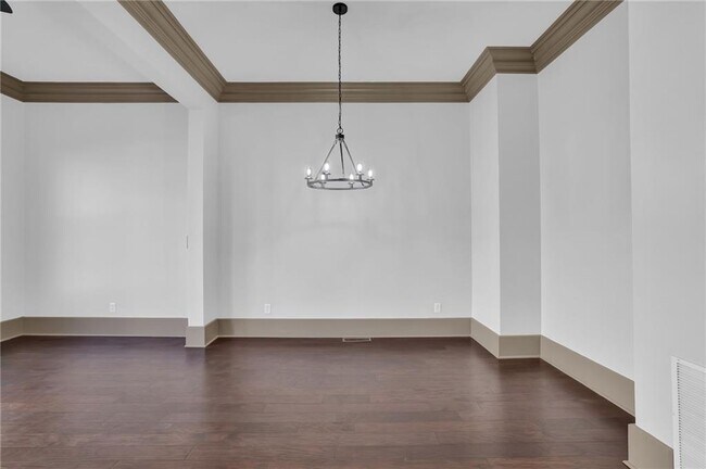 Building Photo - 745 Fountainhead Ln NE