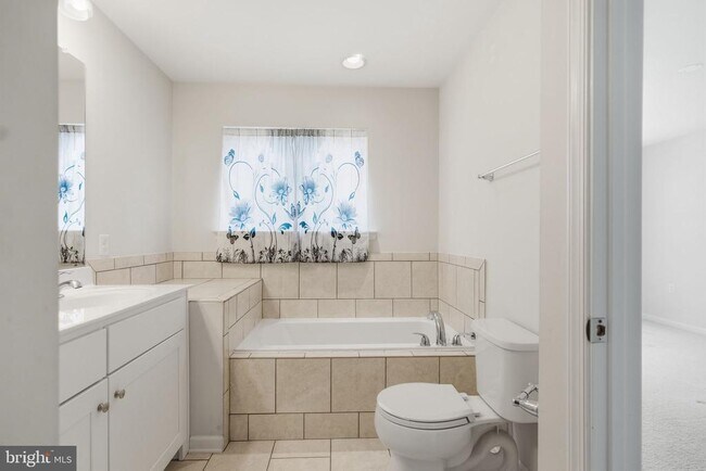 Building Photo - 43 Cecily Way