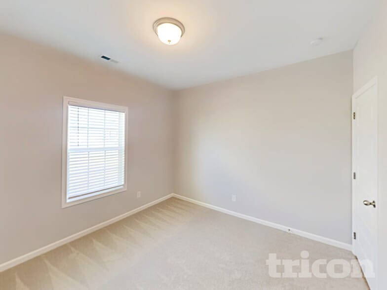 Building Photo - 1010 Cyril Dr