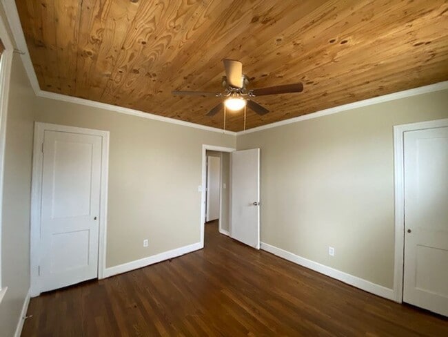 Building Photo - Newly Renovated Home in West Fondren!