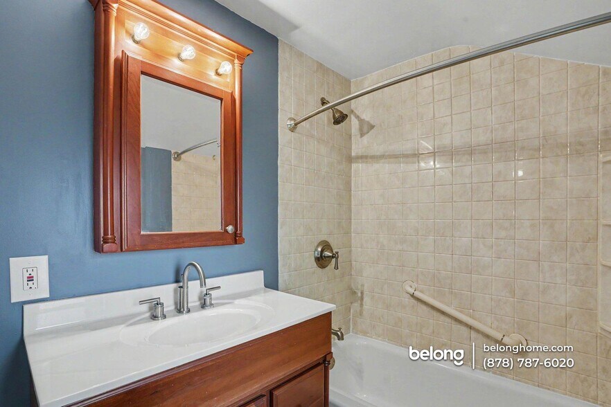Building Photo - 5240 Orchard Hill Dr
