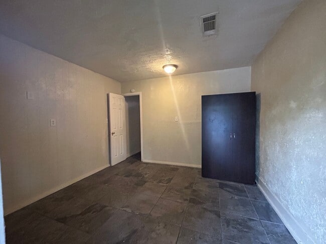 Building Photo - 644 Queen Julianna  Lane