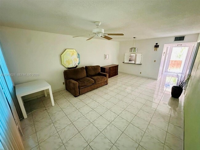 Building Photo - 215 SE 3rd Ave