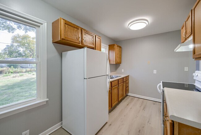 Building Photo - 2 Bedroom With Oversized Garage & Prime Location Near 90th & Blondo!!