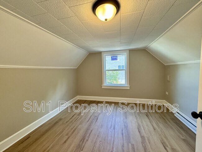 Building Photo - 1020 Nancy Ln SE