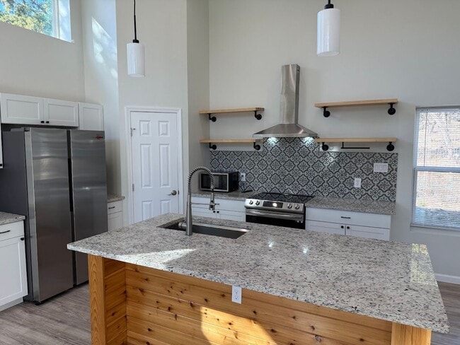 Building Photo - PRICE DROP !!