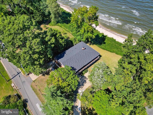 Building Photo - 5510 Beach Dr