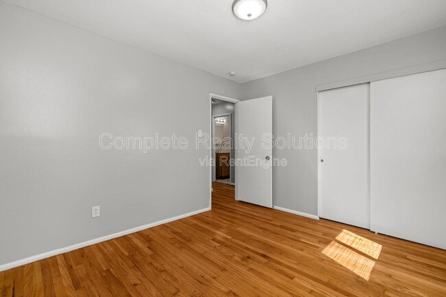 Building Photo - 10116 Crown Point Dr