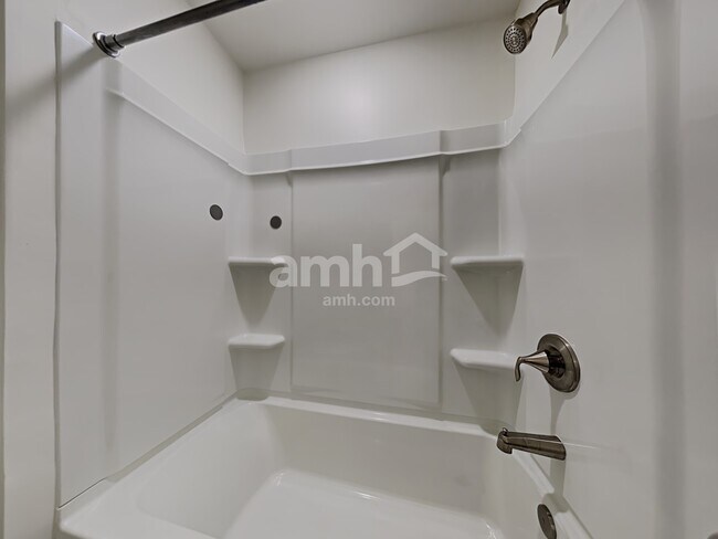 Building Photo - 111 Fairway Crossing Way