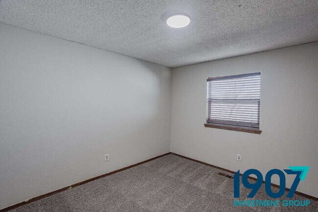 Building Photo - SPECIAL OFFER! Move In Now & Get 50% Off Your First & Second Month's Rent!  Spacious 5-Bedroom Ho...