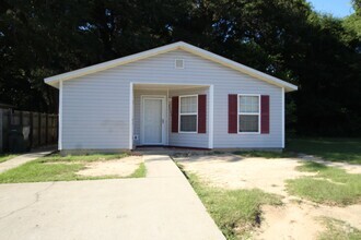 Building Photo - 3BR/1BA Patio Home Near Downtown Pensacola...