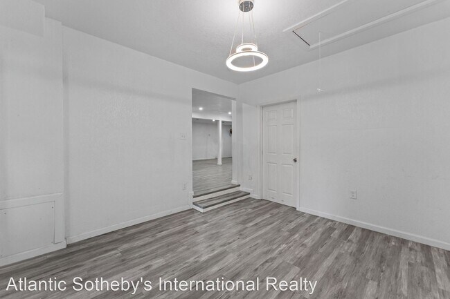 Building Photo - 4 br, 3 bath House - 4625 Larkin Street
