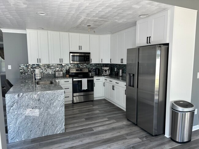 Building Photo - 9576 Maryus Rd