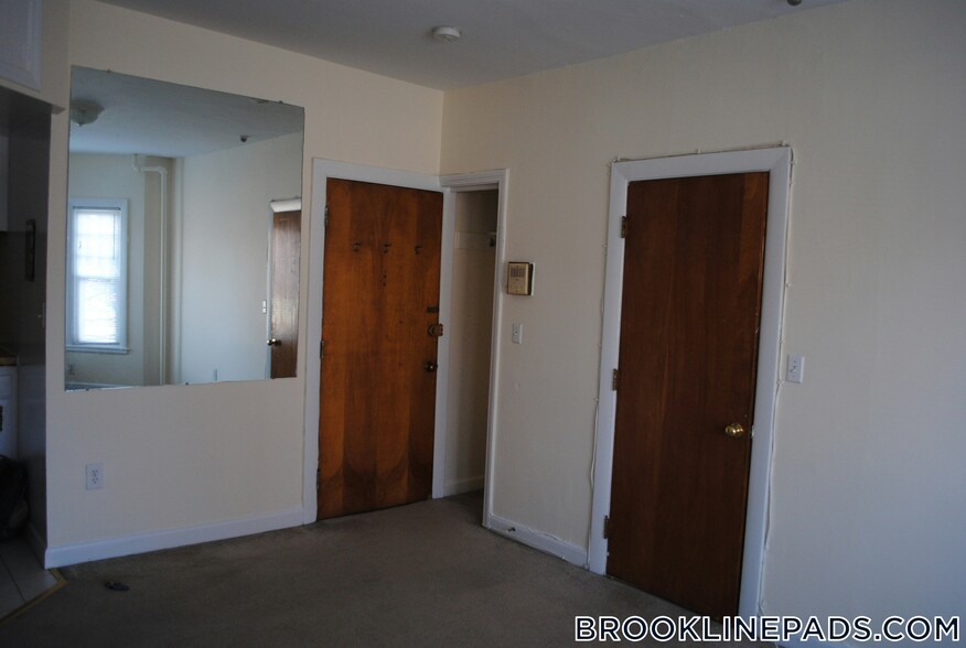 Building Photo - 1223 Beacon St