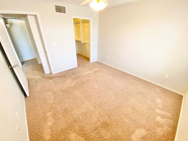 Building Photo - BEAUTIFUL 1 BEDROOM CONDO IN GATED COMMUNITY WITH POOL, SPA & CLUBHOUSE