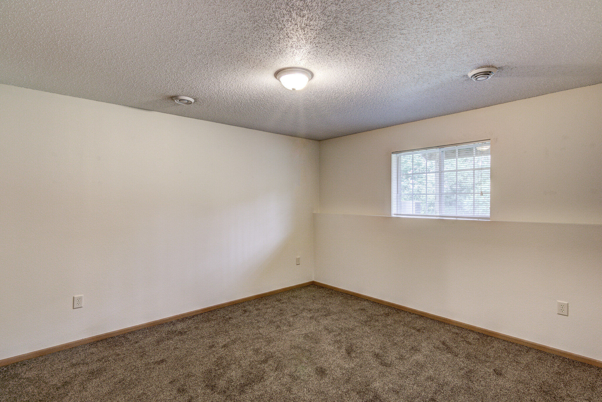Building Photo - 15770 52nd Ave