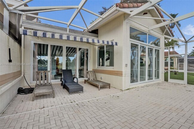 Building Photo - 652 W Palm Aire Dr