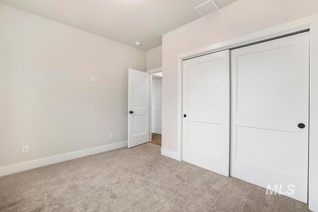 Building Photo - 547 Cyn Fls Dr