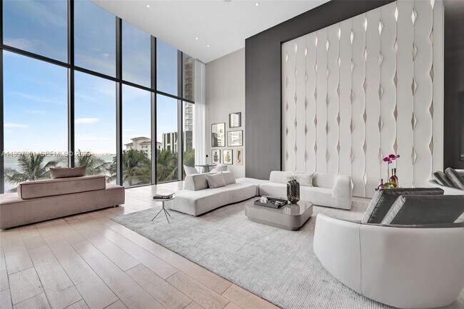 Building Photo - 460 NE 28th St