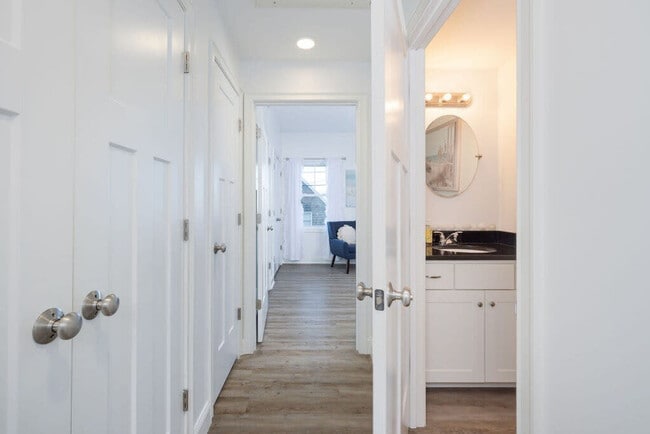 Building Photo - 128 Ashworth Ave