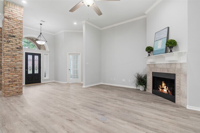 Building Photo - 25818 Overlake Dr