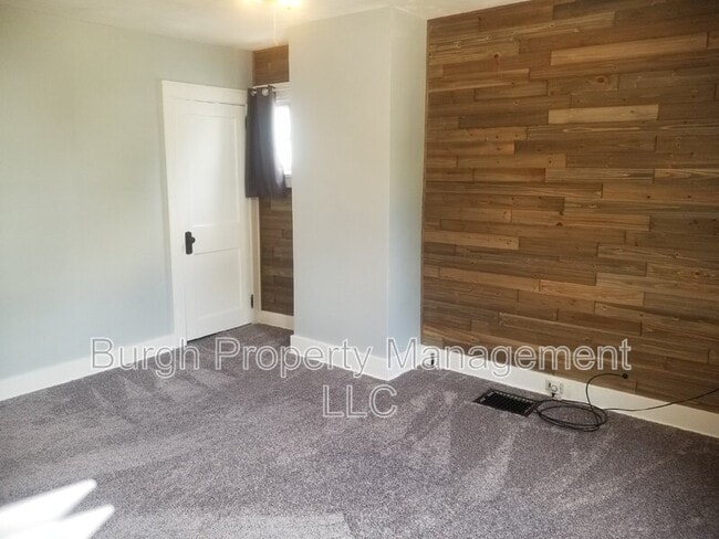 Building Photo - 944 Jackman Ave