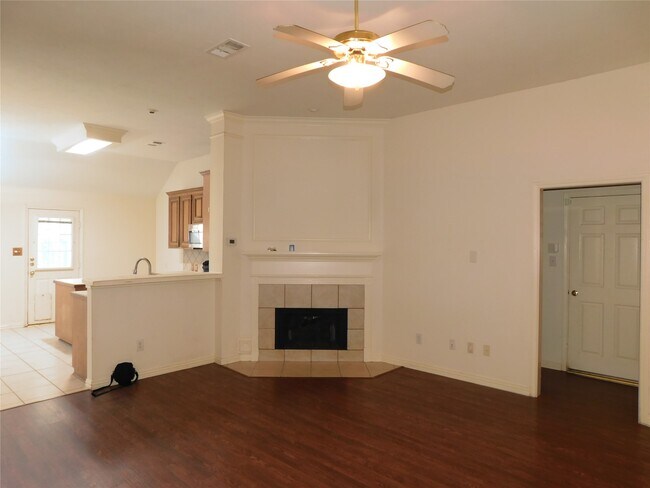 Building Photo - 2511 Branch View Ln