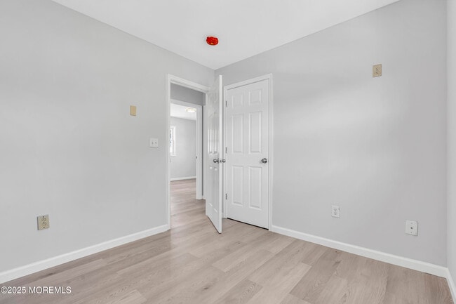 Building Photo - 1624 Joffre Rd