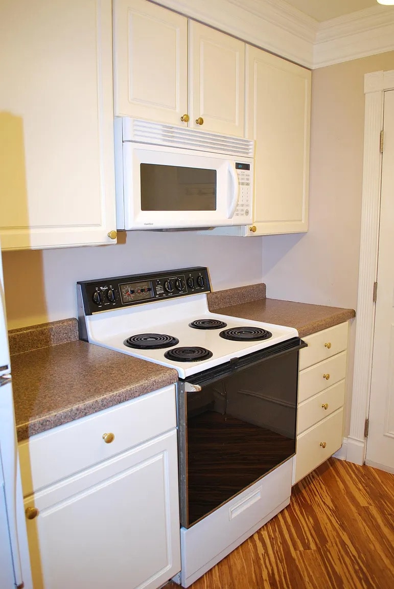 kitchen - 5520 Belmont Rd