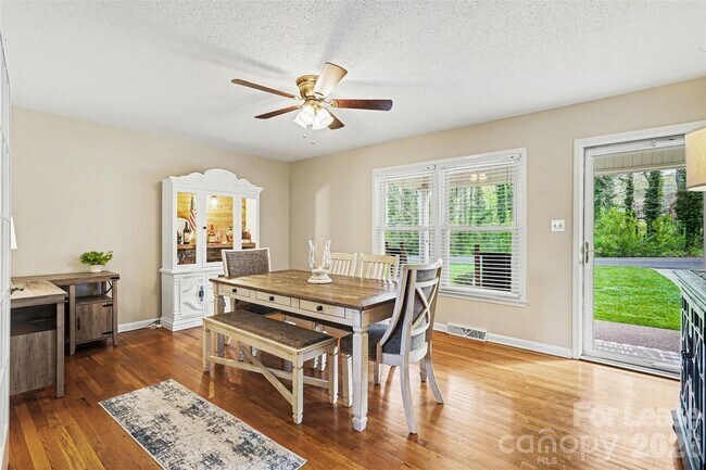 Building Photo - 113 Suncrest Rd