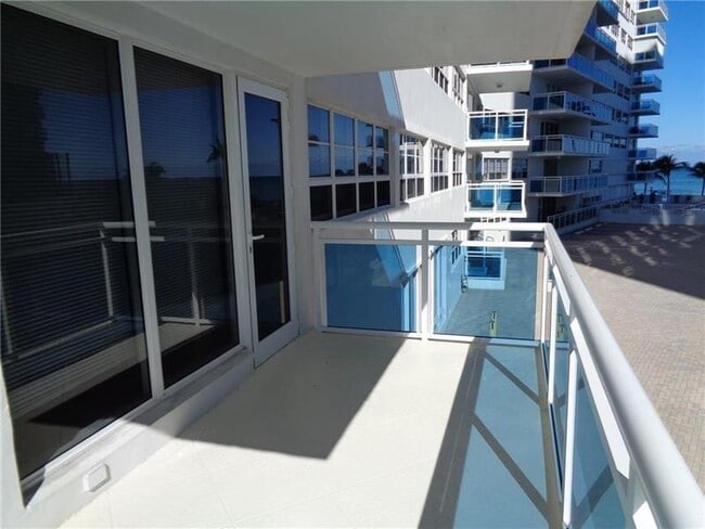 Building Photo - 3430 Galt Ocean Dr