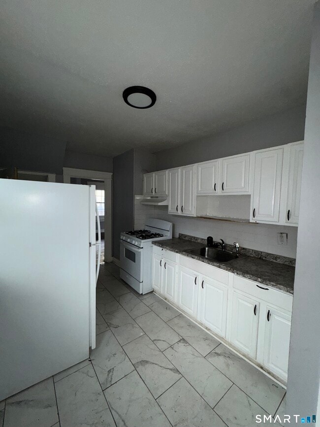 Building Photo - 154 Frank St