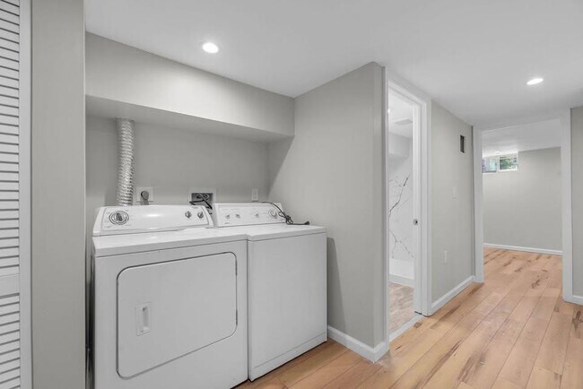 Building Photo - 126 S Highland Ave