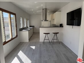 Building Photo - 243 N Swall Dr