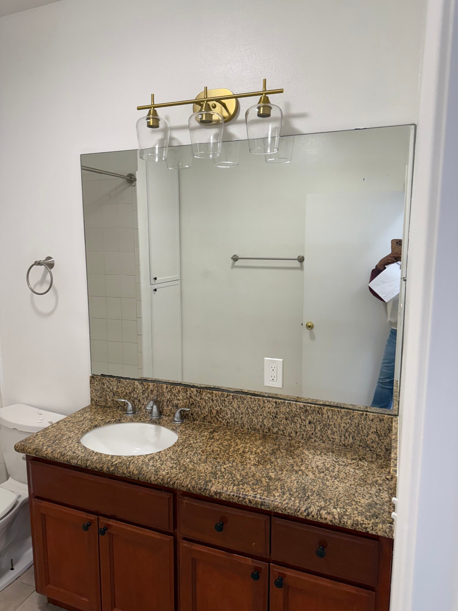 Bathroom - 1700 W 43rd St