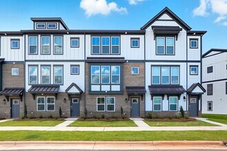 Building Photo - Brand-new three-story townhome in the Univ...