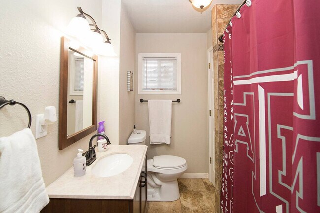 Building Photo - 108 Park Pl