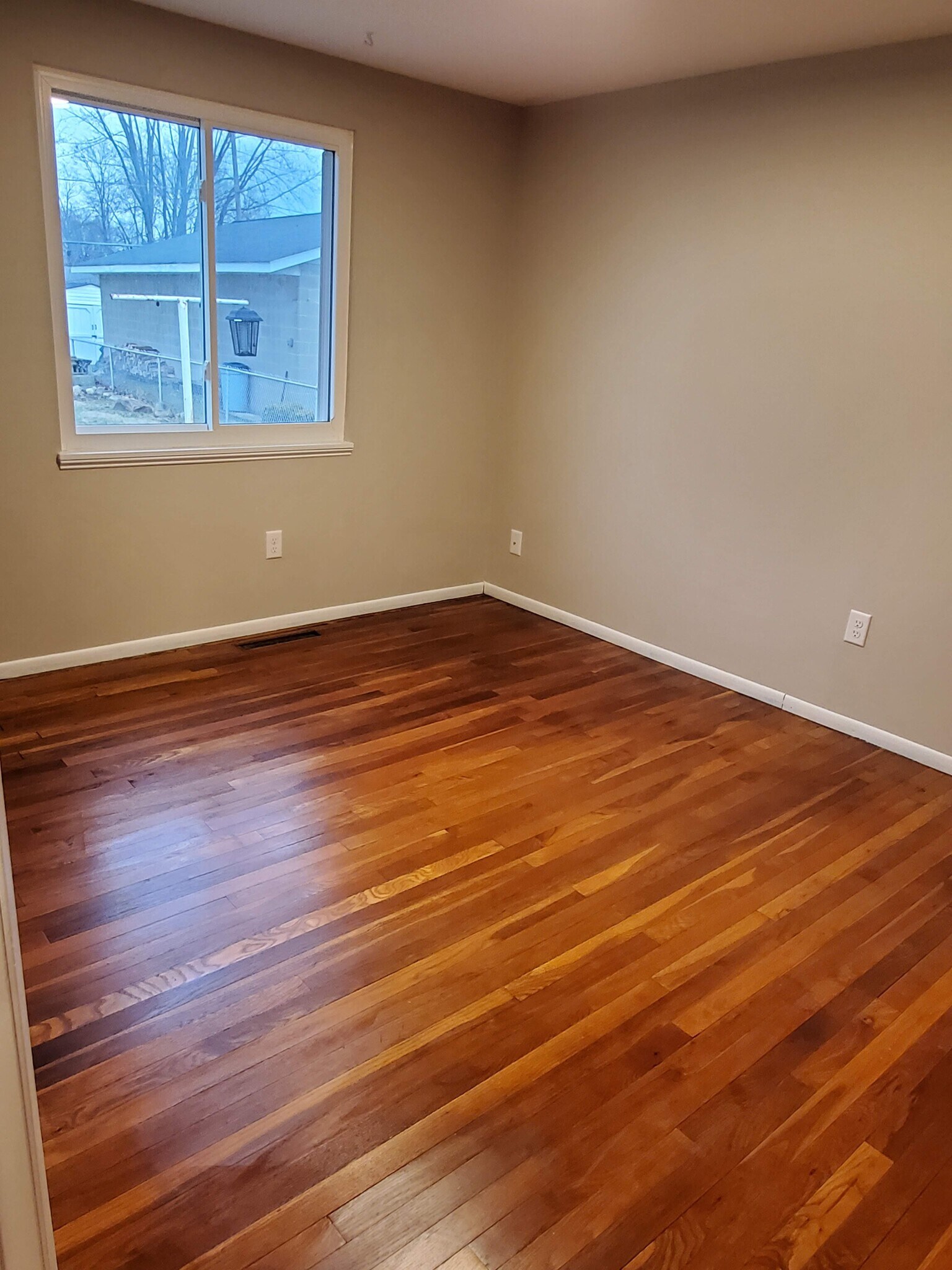 Building Photo - 3398 Reaver Ave