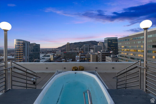 rooftop hot tub w/ view - 48 W Broadway